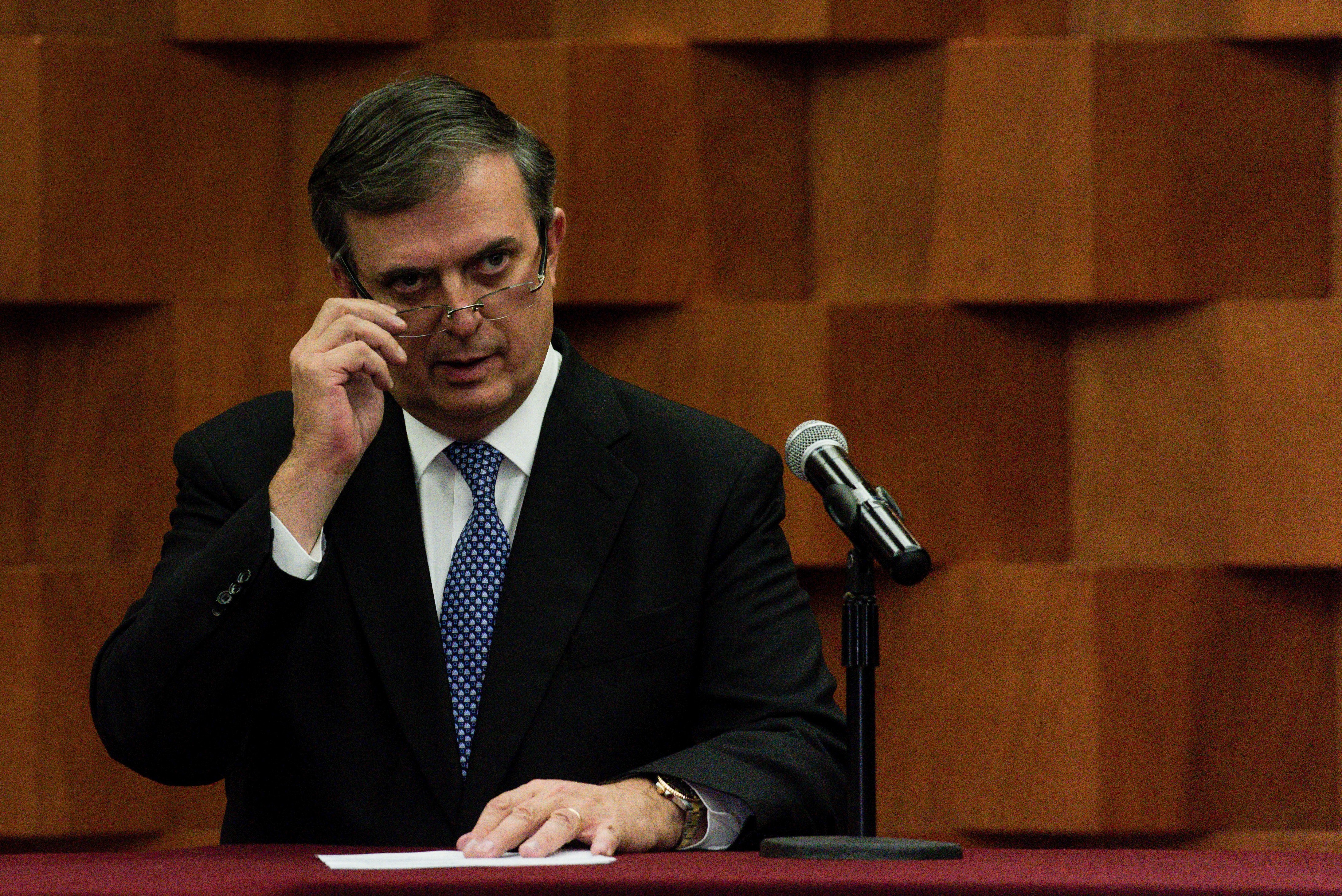 Marcelo Ebrard irrumpió en el auditorio de la SRE para emitir la posición diplomática sobre el retorno de Cienfuegos a suelo mexicano. FOTO: CUARTOSCURO