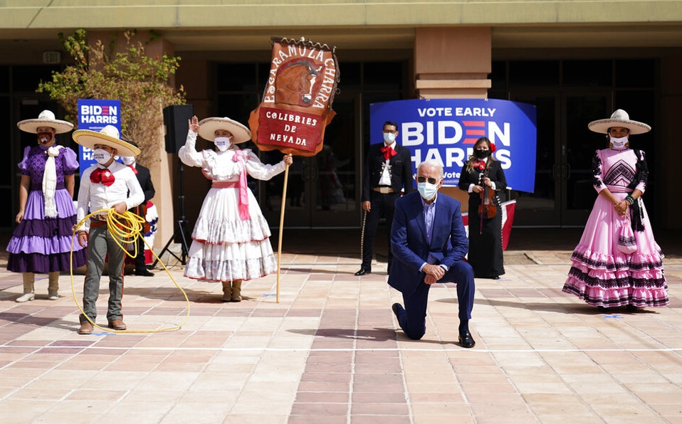 El 9 de octubre, Joe Biden habló ante pobladores latinos de Nevada, el estado que pudiera darle la victoria. AP