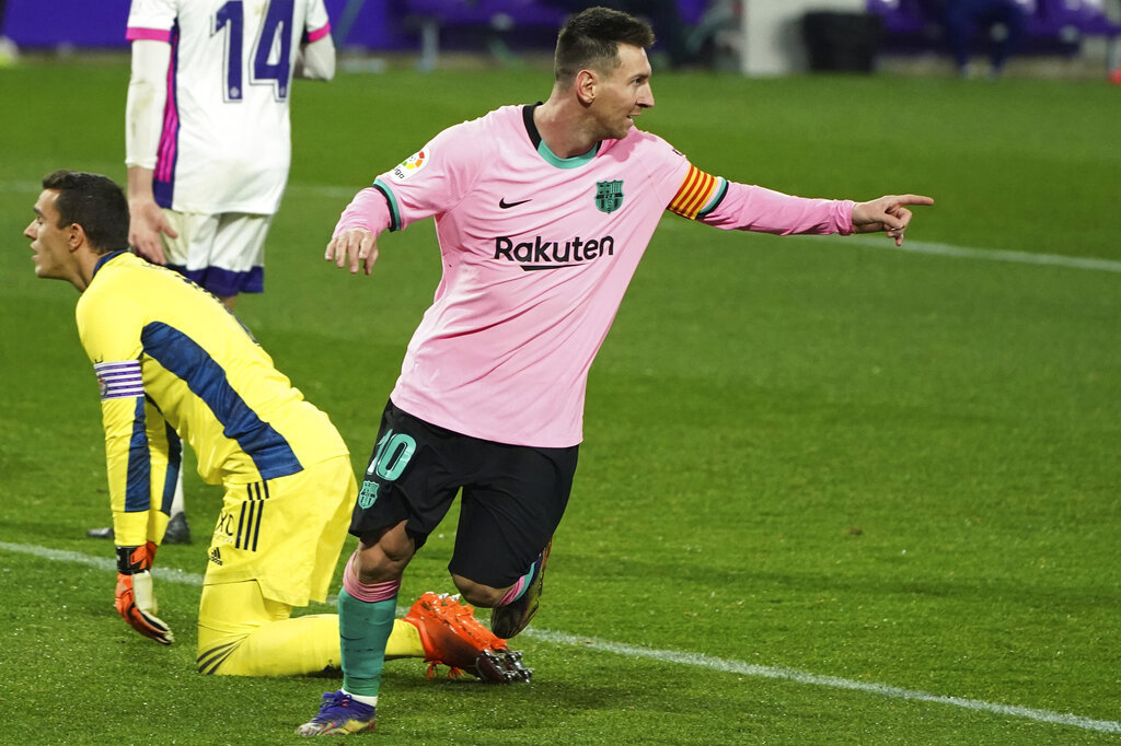 El argentino Lionel Messi festeja tras anotar el tercer tanto de su equipo ante Valladolid, en un encuentro de La Liga española./Foto: AP