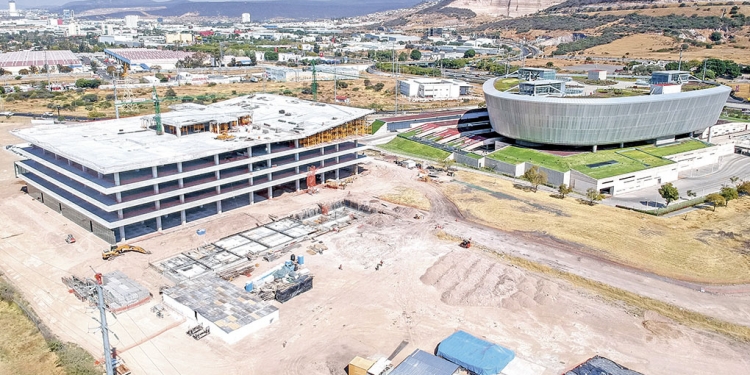 La infraestructura de Distrito Querétaro ayudará al flujo de inversiones, señaló el gobernador Francisco Domínguez.