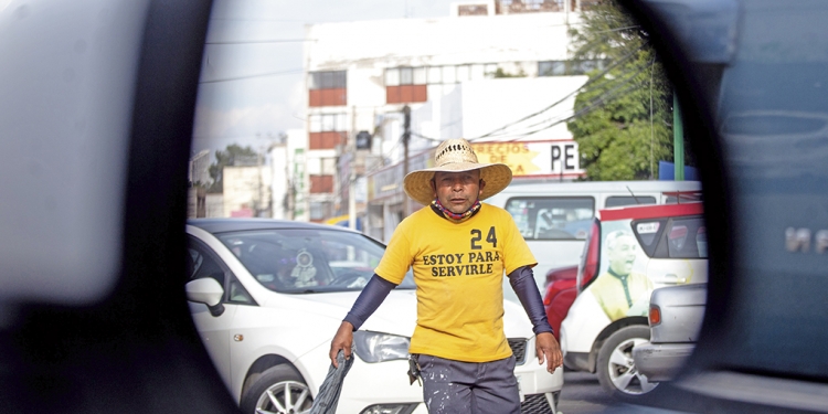 Demandan franeleros en Querétaro cobijo de las autoridades