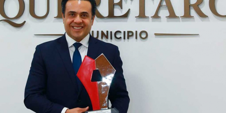 Premian al municipio de Querétaro por el Transporte Escolar Gratuito