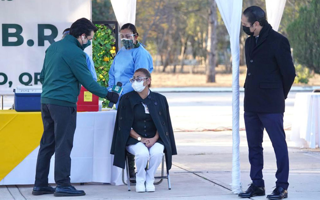 Primer enfermera vacunada en Querétaro pidió no bajar la guardia