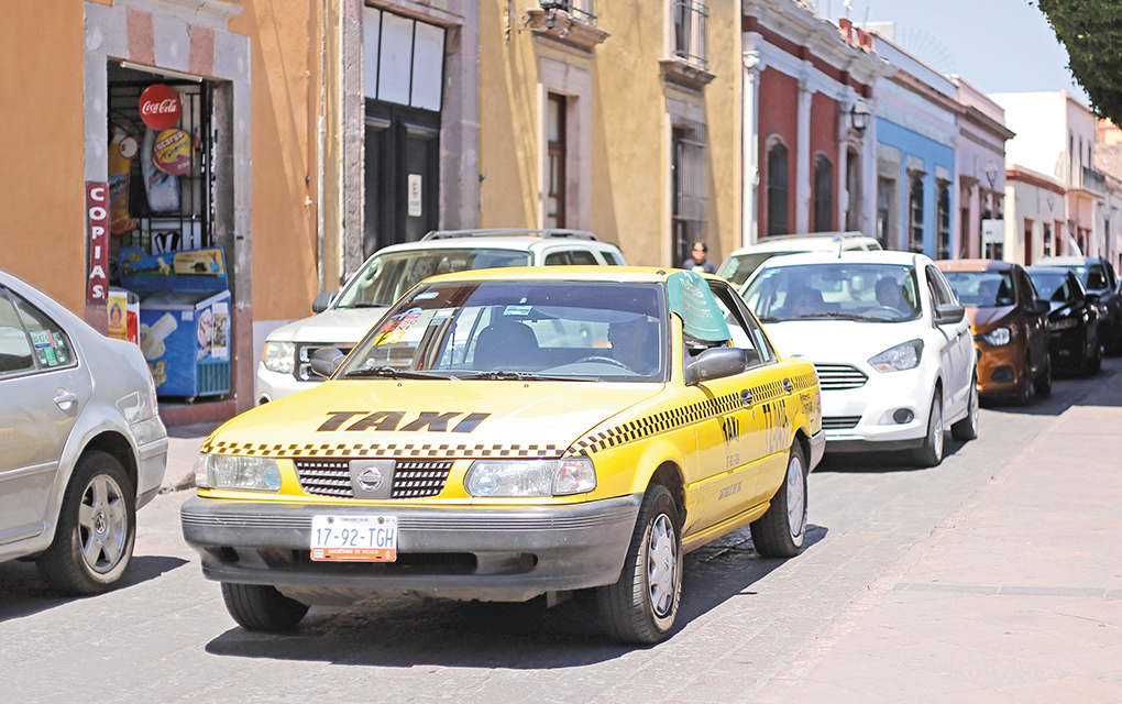 Propone diputada otorgar incentivos fiscales a taxistas /Foto: Archivo