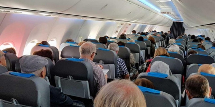Falso que aerolíneas recomienden no viajar a vacunados por posibles trombos / Foto: AP