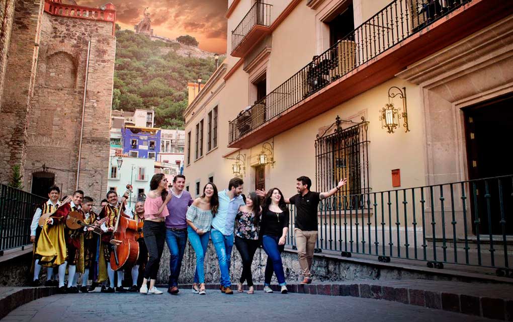 Cuál es el origen de las callejoneadas de Guanajuato