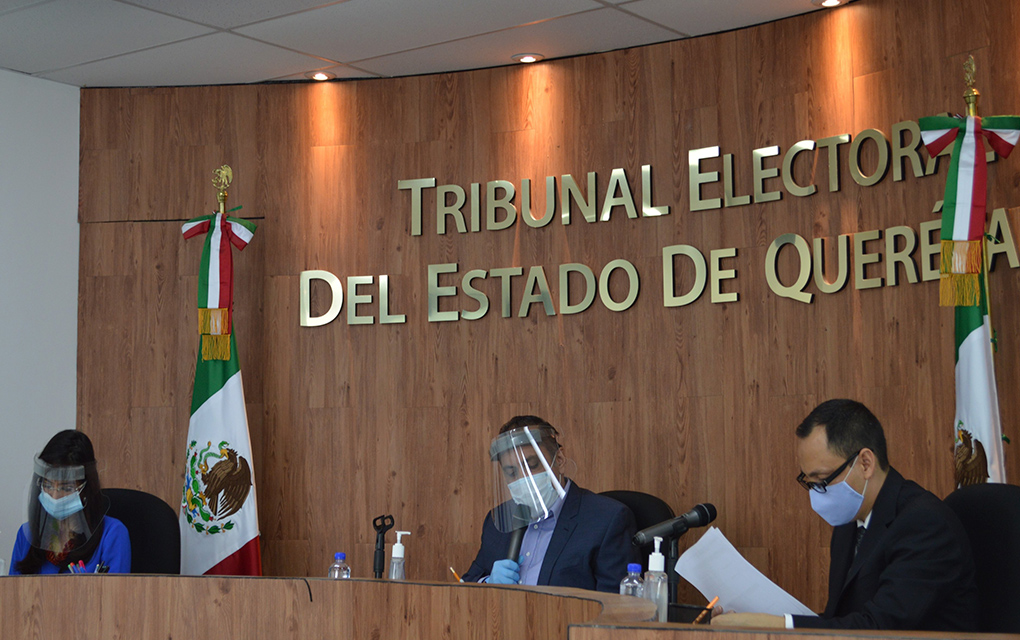 Funcionarios del Tribunal Electoral del Estado de Querétaro en sesión. ESPECIAL