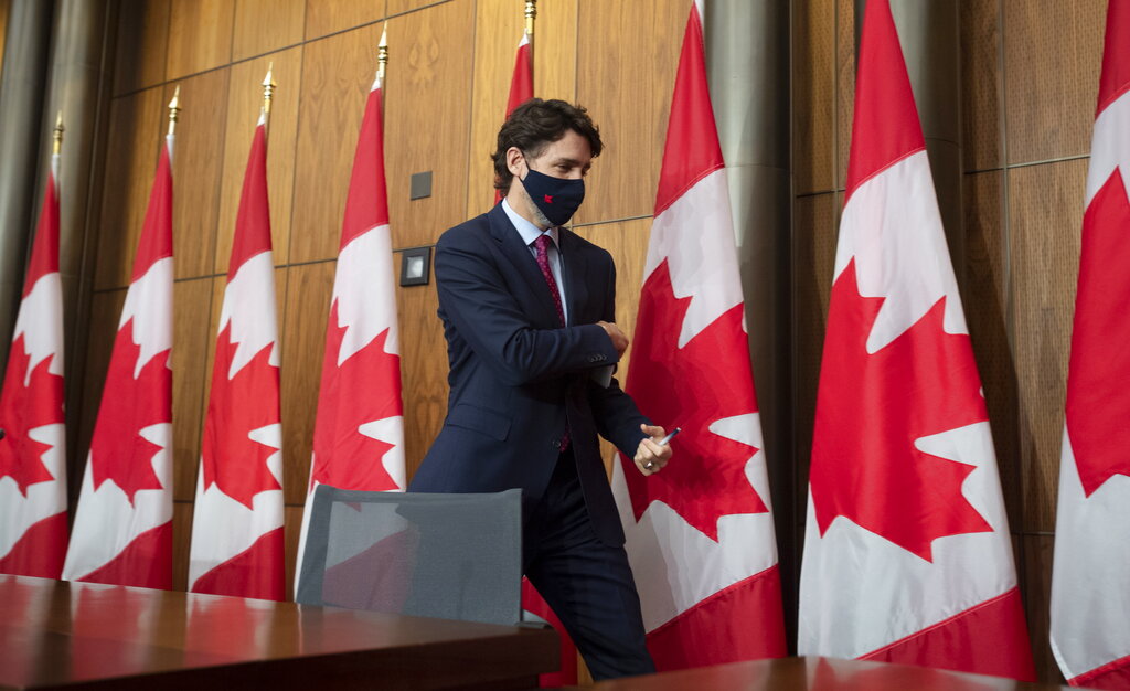 El primer ministro canadiense Justin Trudeau al terminar una conferencia de prensa en Ottawa, Canadá, el 7 de diciembre de 2020. (AP)
