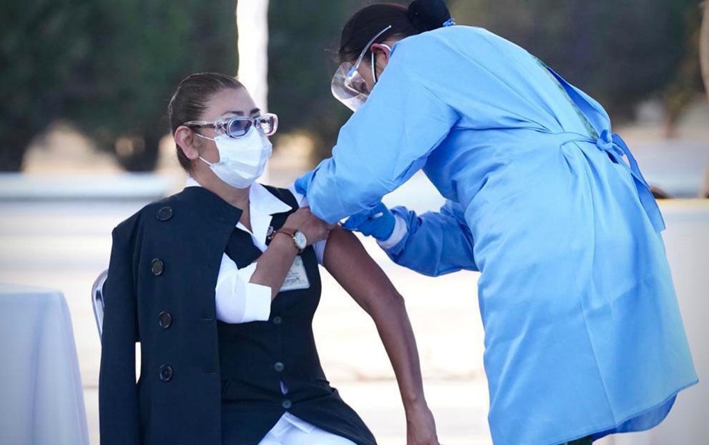 Estima Gobernador de Querétaro terminar en febrero vacunación de personal de salud