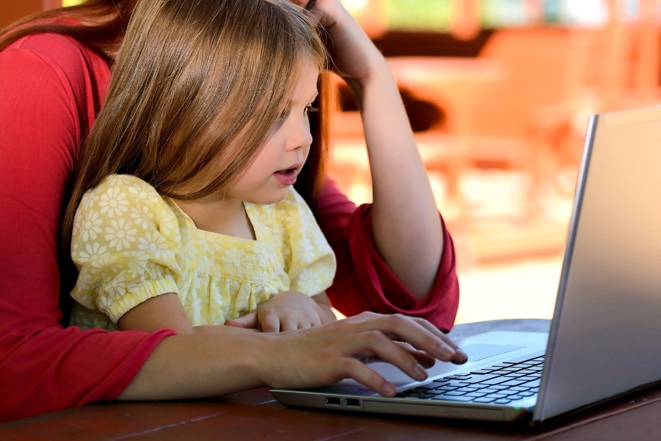 Aconsejan guiar a hijos cuando se conecten a Internet. FOTO: ESPECIAL