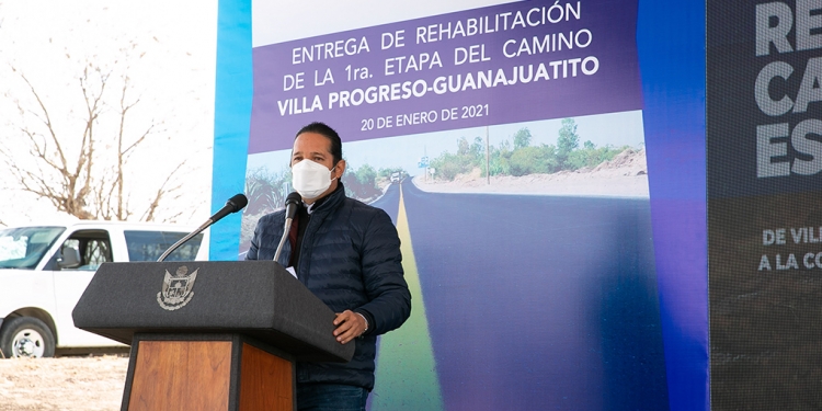 'Pancho' entrega rehabilitación de camino Villa Progreso-Guanajuatito /Foto: Especial