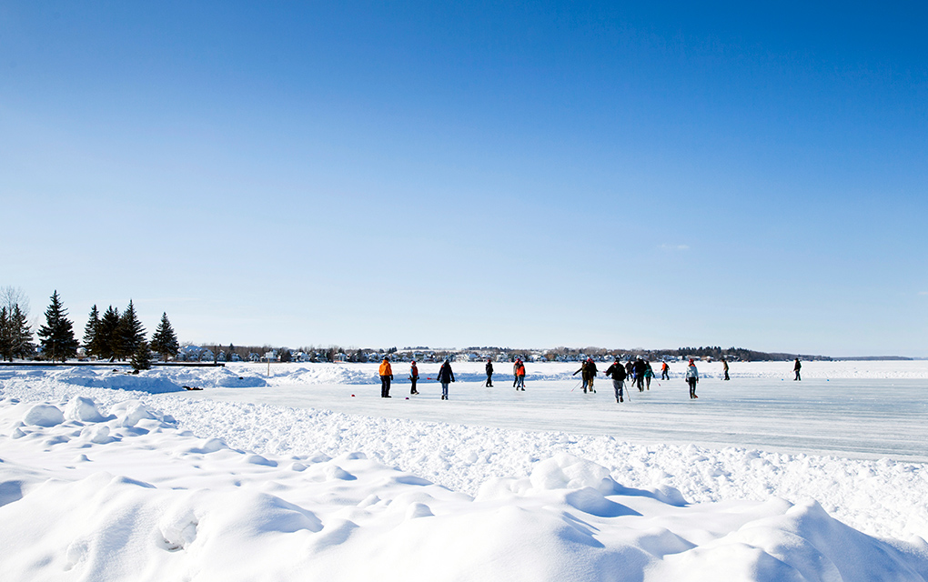 Peligra hockey sobre hielo al aire libre debido al cambio climático/ Foto: AP