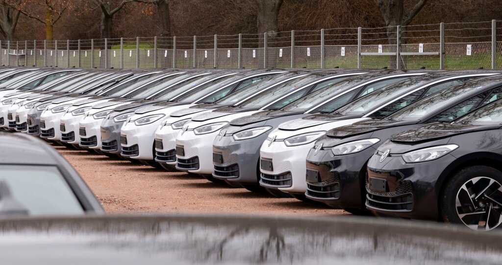 Autos eléctricos ID.3 en la planta de Volkswagen AG en Zwickau, Alemania. (AP)