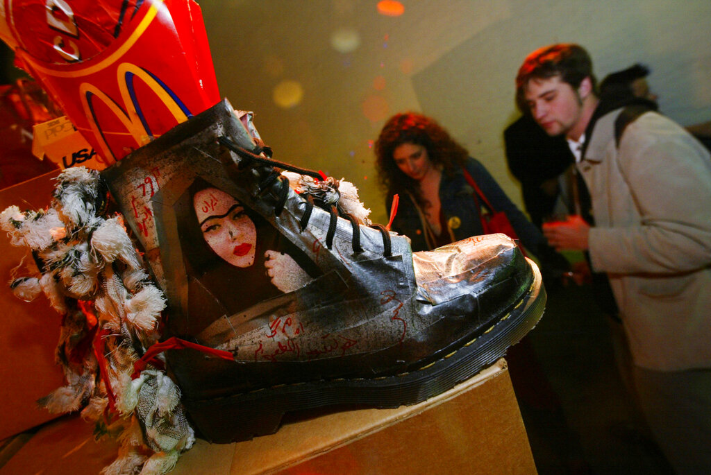 Foto tomada el 23 de abril del 2003 de una exhibición de botas Dr. Martens en Nueva York. (AP)