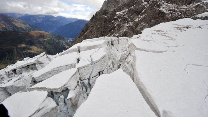 Las nieves eternas o glaciares del Mont Blanc están a punto de desaparecer por el calentamiento global. AP