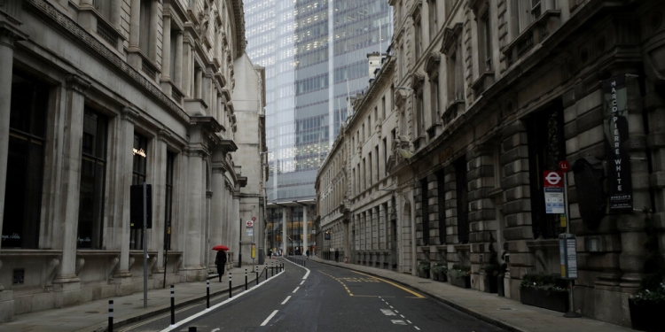 Debido a la crisis del coronavirus esta calle está desierta en Londres el 5 de enero del 2021. (AP)