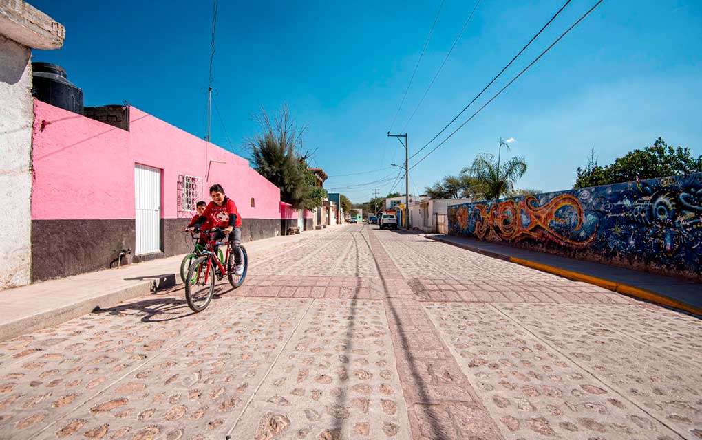 Entregan paquete de urbanización en San José Navajas