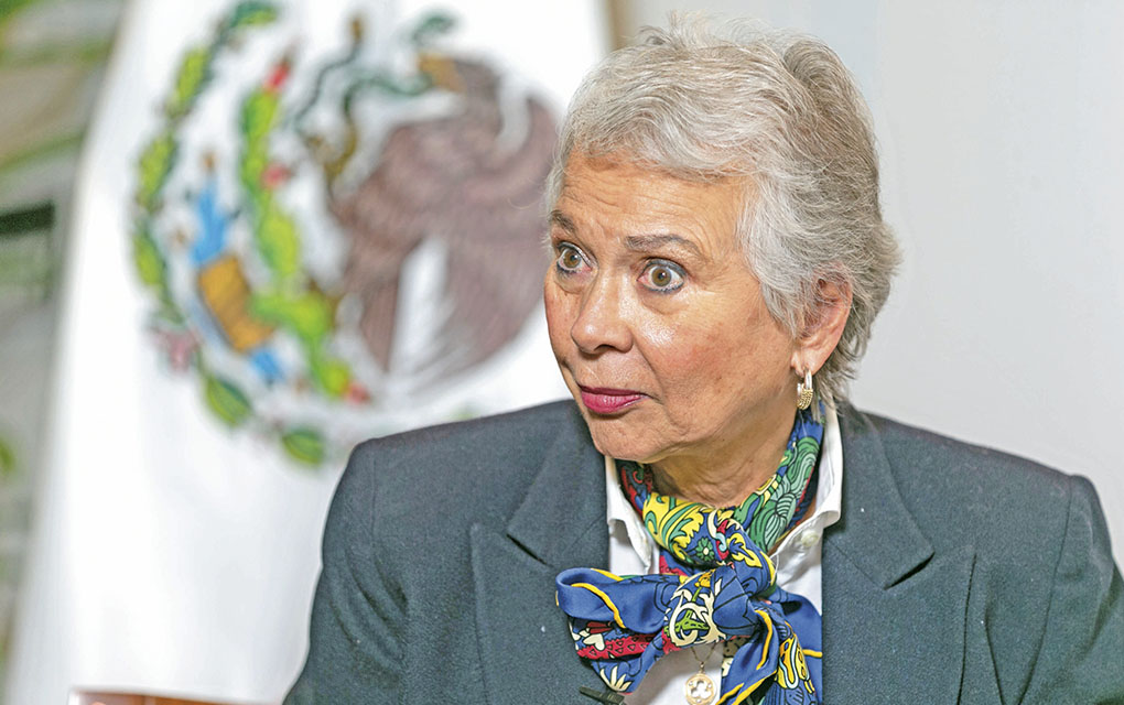 Olga Sánchez, primera mujer en encabezar aniversario de la Constitución