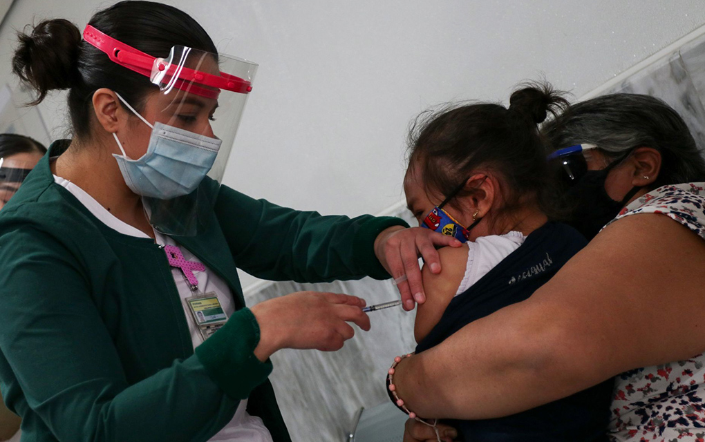 Acelerarán vacunación de maestros en cinco estados  /Foto: Cuartoscuro