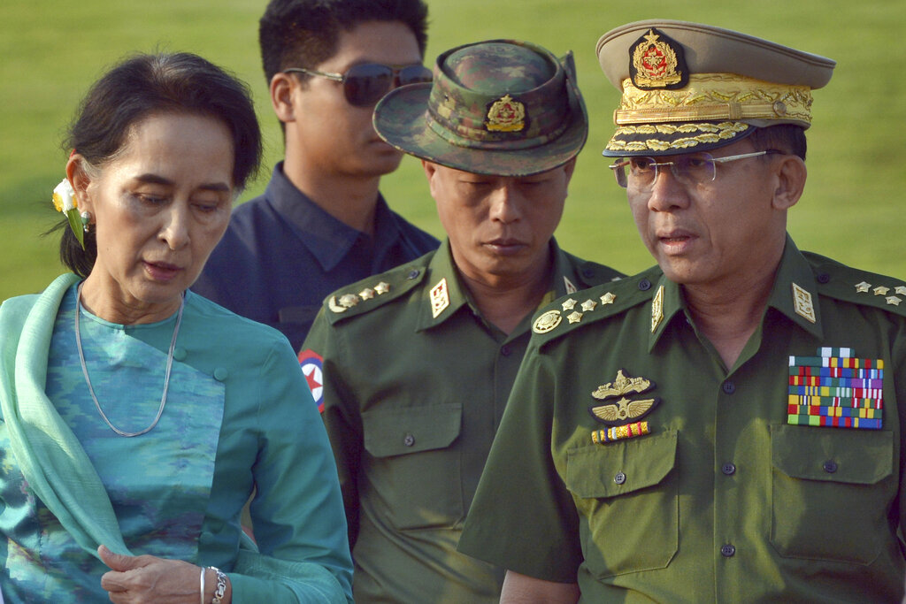 La televisión militar birmana dijo el lunes 1 de febrero de 2021 que el Ejército había tomado el control del país por un año. (AP)