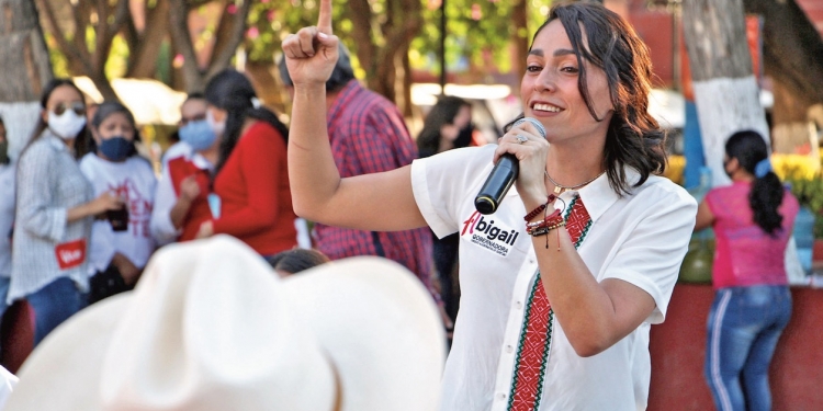 Abigail Arredondo afirma que gastará máximo 4 millones de pesos en su campaña / Foto: Especial