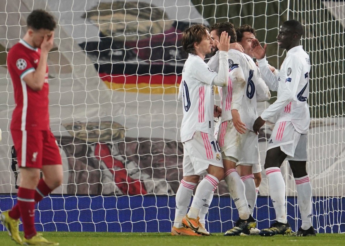 Real Madrid maniata a Liverpool y está en Semis de Champions / Foto: AP