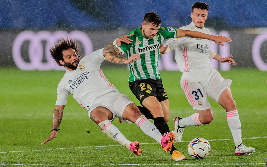 El Real Madrid se atora en la lucha por título; empata con Betis