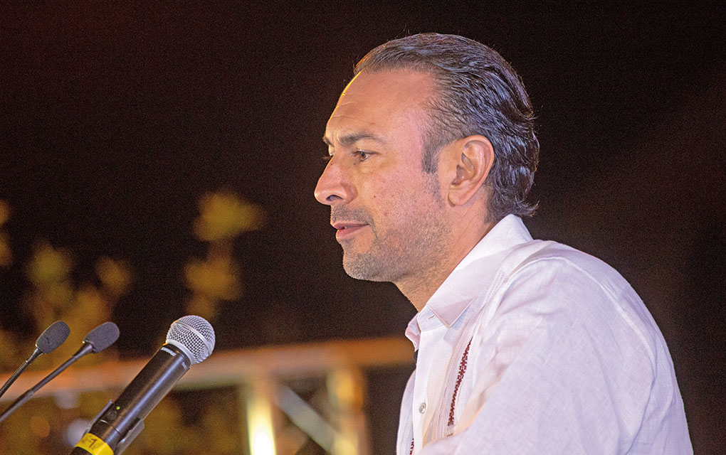 "Es simulación", acusa Arturo Maximiliano sobre diálogo entre candidatos a la alcaldía de Querétaro