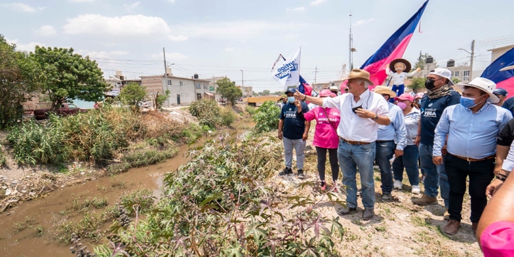 Vamos a consolidar la infraestructura básica en las comunidades: Enrique Vega