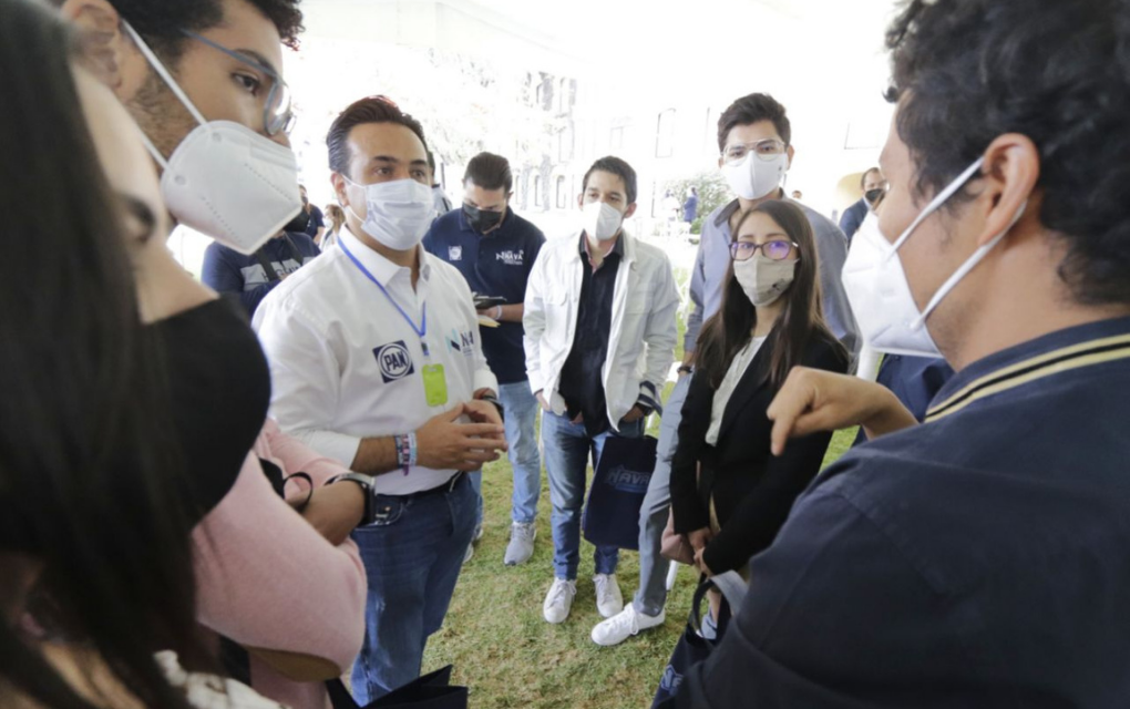 Luis Nava se compromete con los estudiantes de Querétaro / Foto: Especial