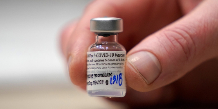 Pfizer solicitará autorización para aplicar su vacuna contra COVID-19 a adolescentes de México