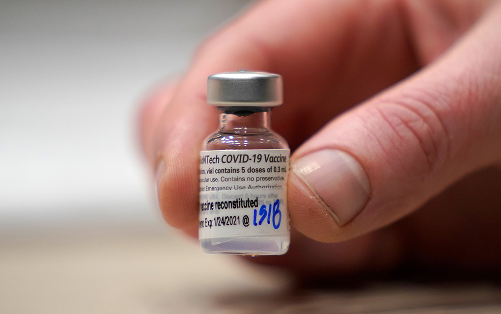 Pfizer solicitará autorización para aplicar su vacuna contra COVID-19 a adolescentes de México
