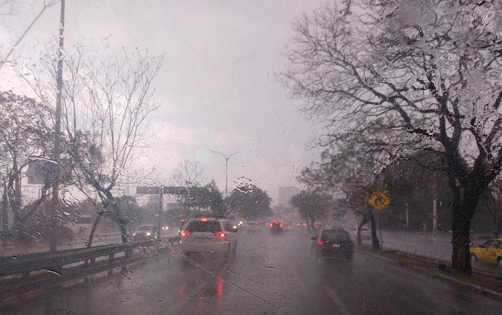 Reportan fuertes lluvias en la zona norte y centro de la ciudad de Querétaro