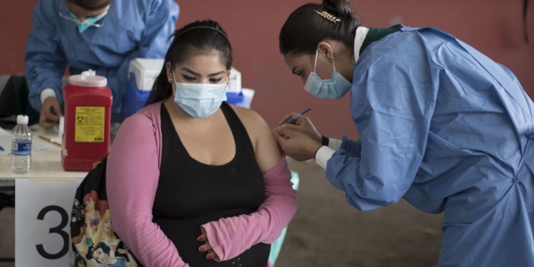 Horarios y fechas de la vacunación contra COVID-19 en municipio de Querétaro para gente de 50 a 59 años / Foto: Cuartoscuro