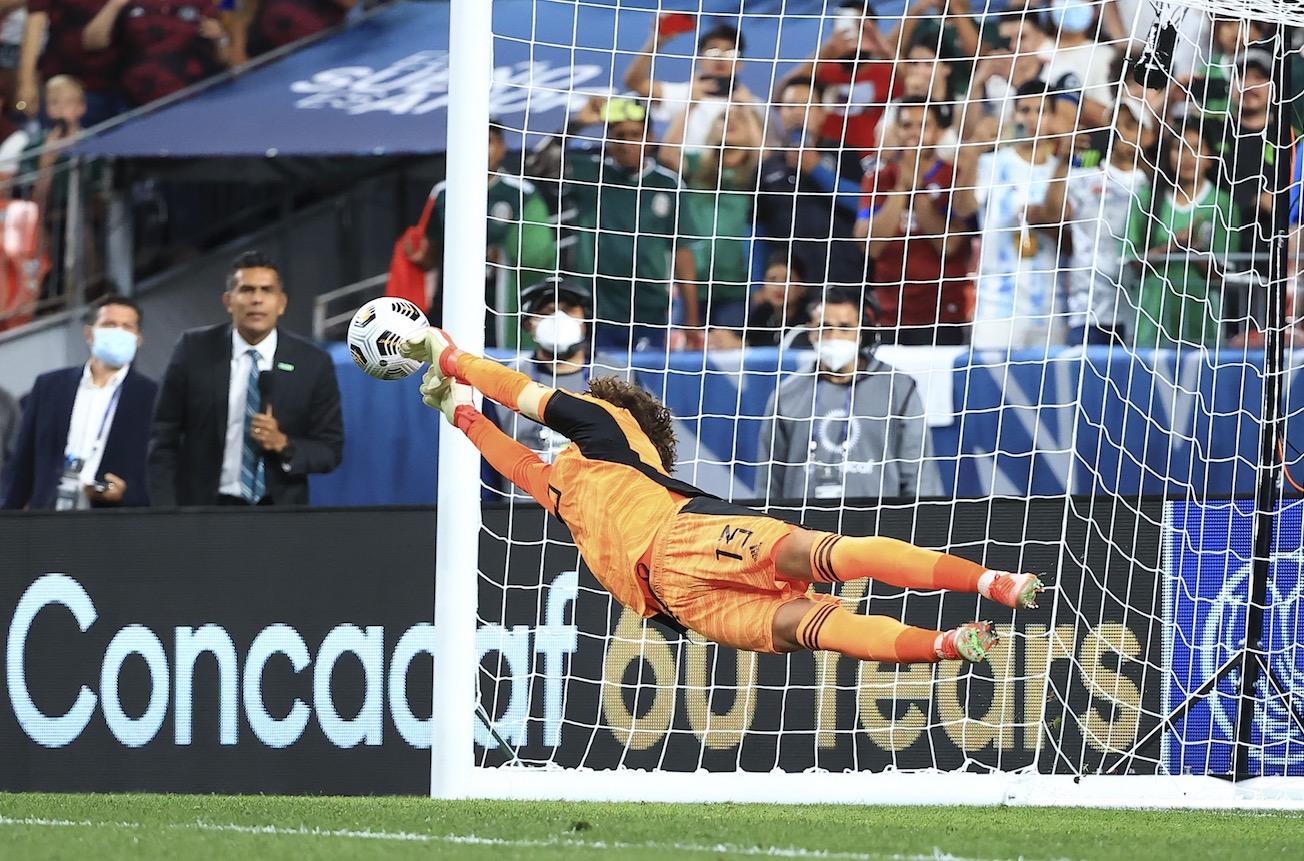 México sufre pero derrota a Costa Rica / Foto: Mexsport
