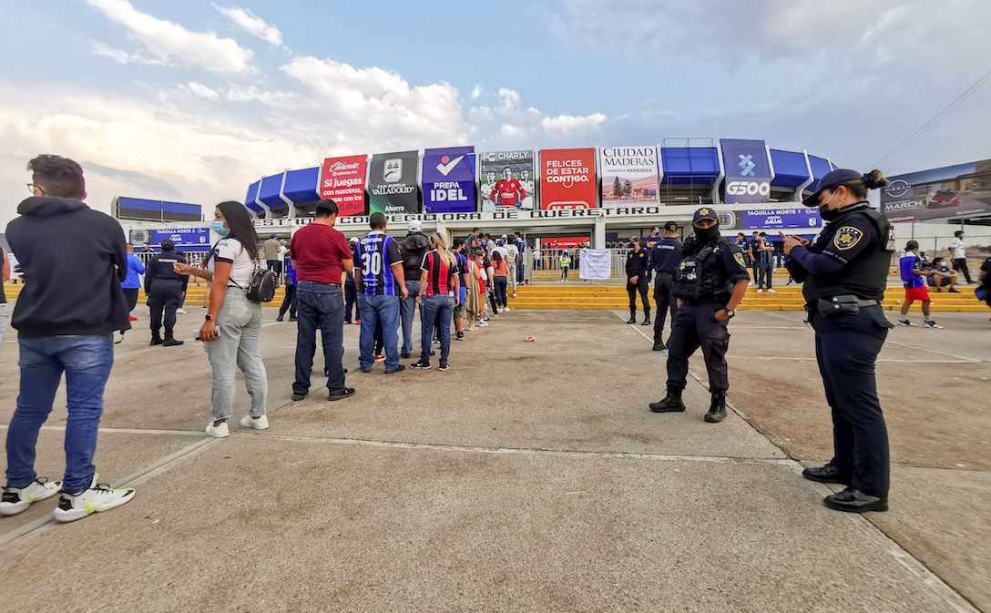 El 25 de abril, el equipo queretano enfrentó a Bravos de Juárez en el Estadio Corregidora de Querétaro y tuvo por primera vez a sus fans en un año. YARHIM JIMÉNEZ