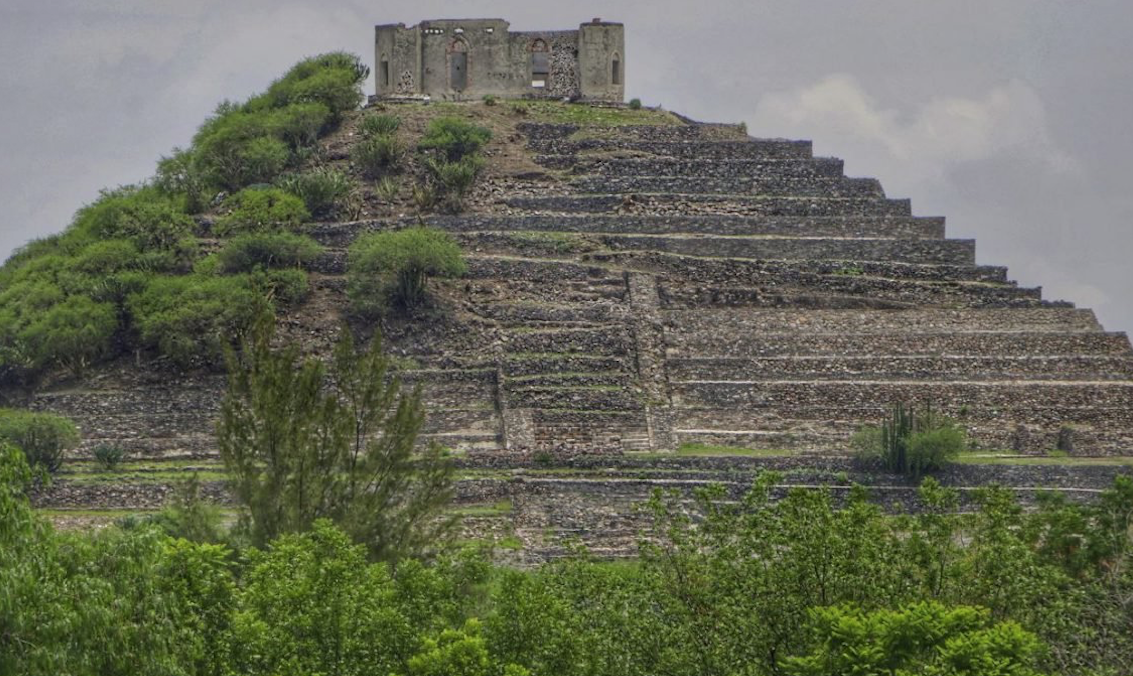 Continúan trabajos de limpieza de Pirámide de El Pueblito. Foto: Archivo