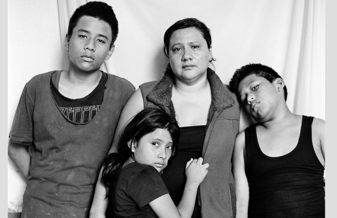 América Yanira López tomó su fotografía el día en que ella y sus tres hijos fueron liberados. NYT