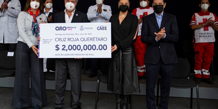Donan 2 millones de pesos a la Cruz Roja/ Foto: Especial