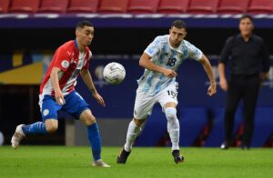 Argentina vence a Paraguay y se mete en cuartos de final