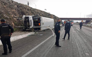 Reportan aparatoso accidente de camión en Libramiento Sur Poniente