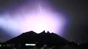 Se desatan los memes por tormenta eléctrica en Monterrey; dicen regios que 'Thor' los visitó