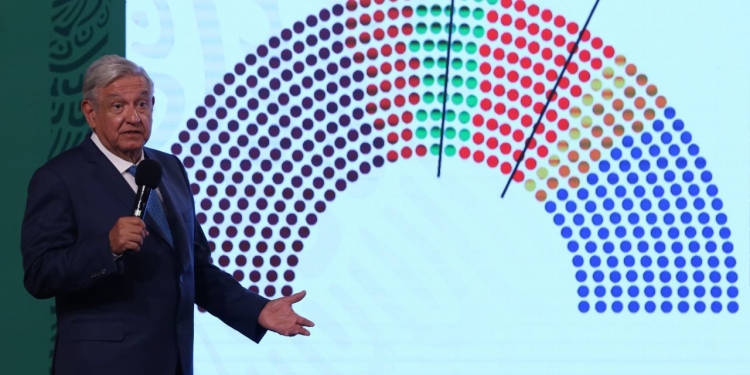 AMLO tendrá que negociar con otros partidos para lograr la mayoría absoluta / Foto: Cuartoscuro