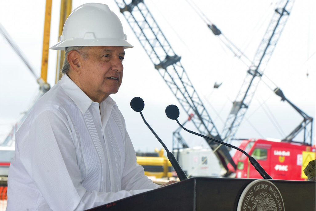 López Obrador, en su visita a Dos Bocas el 5 de junio de 2020. CUARTOSCURO