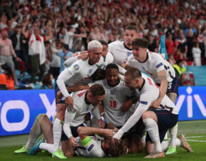 Inglaterra somete a Dinamarca y avanza a la final