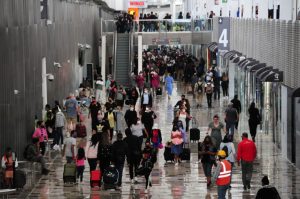 Aeropuerto de la Ciudad de México cancela vuelos por ‘Grace’