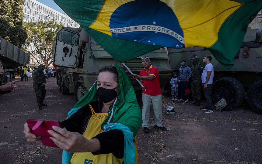 Bolsonaro desacredita el voto electrónico en Brasil