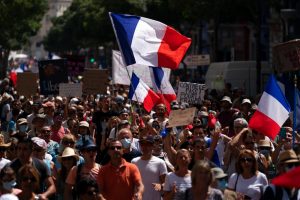 Marchan en Francia para denunciar el pasaporte-COVID