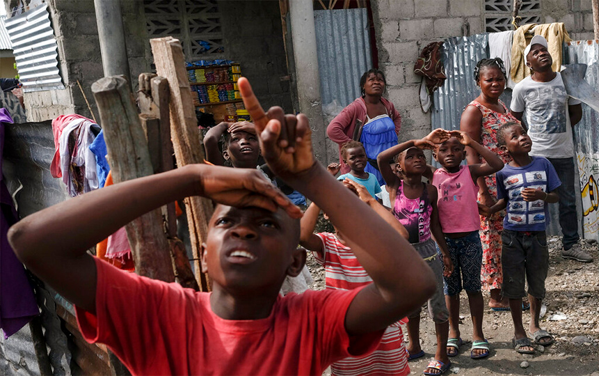 México envía a Haití toneladas de víveres y material médico