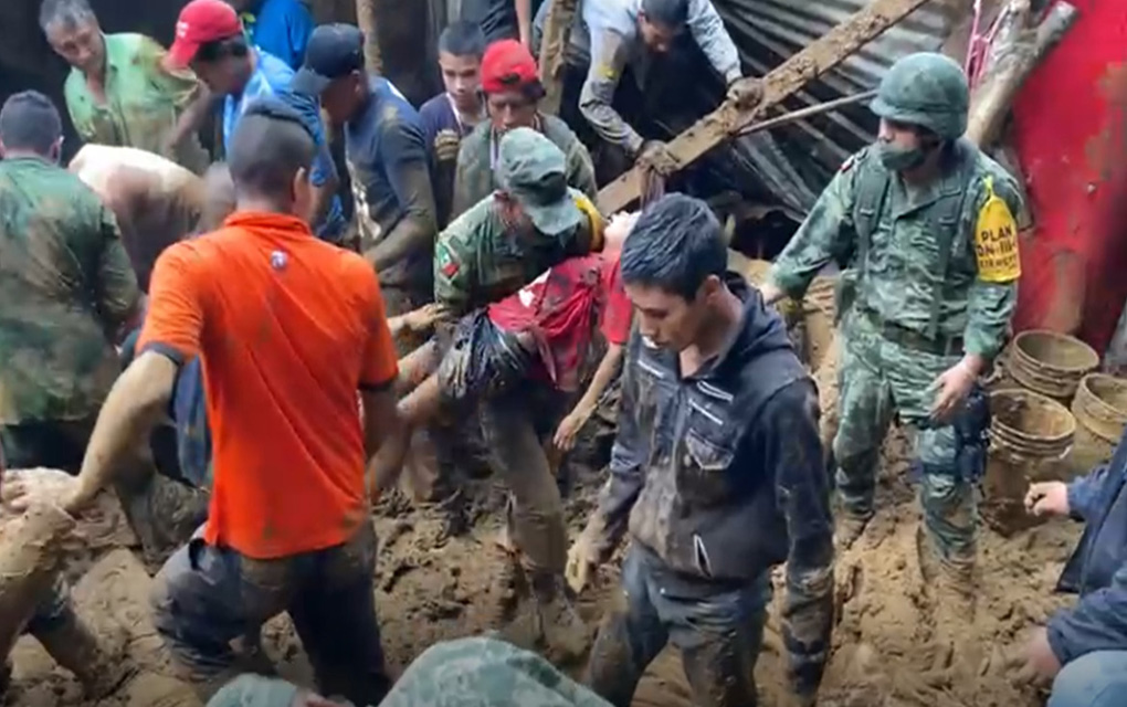 El Ejército Mexicano salvó al niño de los escombros de su hogar, en la colonia Loma Bonita, de Xalapa, Veracruz. ESPECIAL